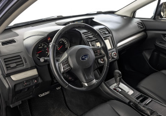 Подержанный автомобиль Subaru XV 2013 года (15 фото)