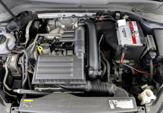 Подержанный автомобиль Volkswagen Golf Hatchback 2013 года (9 фото)