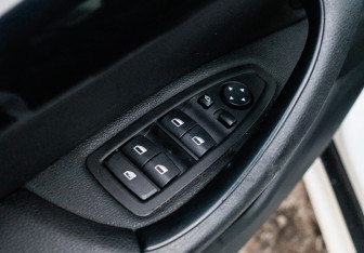 Подержанный автомобиль BMW X1 2017 года (15 фото)