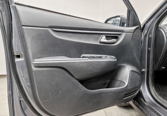 Подержанный автомобиль Kia Rio Hatchback 2021 года (20 фото)