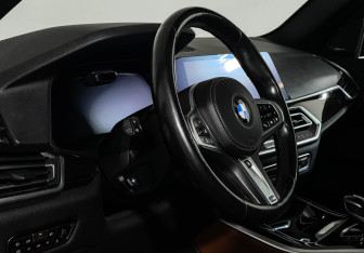 Подержанный автомобиль BMW X5 2018 года (11 фото)