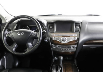 Подержанный автомобиль Infiniti QX60 2014 года (11 фото)