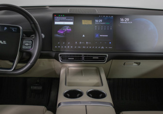 Подержанный автомобиль LiXiang L9 2023 года (13 фото)