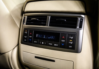 Подержанный автомобиль Lexus LX 2012 года (17 фото)