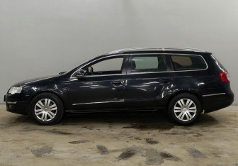 Подержанный автомобиль Volkswagen Passat Wagon 2010 года (8 фото)