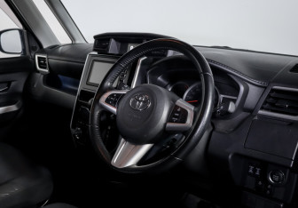 Подержанный автомобиль Toyota Tank 2018 года (9 фото)