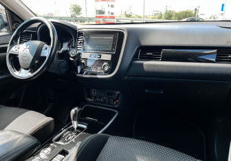 Подержанный автомобиль Mitsubishi Outlander 2018 года (9 фото)