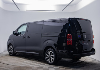 Подержанный автомобиль Peugeot Traveller 2018 года (6 фото)
