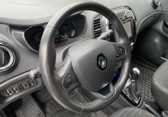 Подержанный автомобиль Renault Kaptur 2017 года (13 фото)