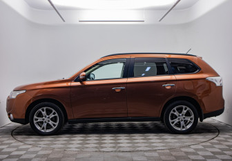 Подержанный автомобиль Mitsubishi Outlander 2012 года (2 фото)