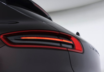 Подержанный автомобиль Porsche Macan 2014 года (25 фото)