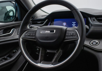 Подержанный автомобиль Jeep Grand Cherokee 2022 года (15 фото)