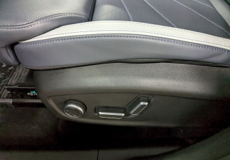 Подержанный автомобиль Geely Atlas 2024 года (15 фото)