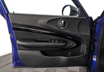 Подержанный автомобиль MINI Clubman Wagon 2018 года (18 фото)