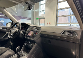 Подержанный автомобиль Volkswagen Tiguan 2018 года (11 фото)