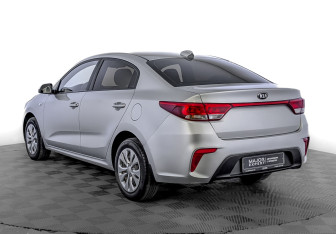 Подержанный автомобиль Kia Rio Sedan 2018 года (7 фото)