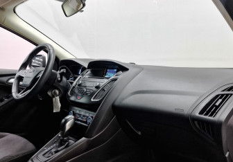 Подержанный автомобиль Ford Focus Hatchback 2018 года (12 фото)