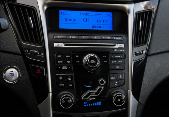 Подержанный автомобиль Hyundai Sonata 2010 года (19 фото)