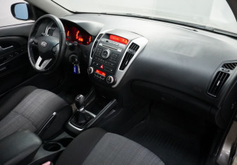 Подержанный автомобиль Kia Ceed Wagon 2010 года (9 фото)