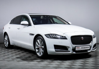 Подержанный автомобиль Jaguar XF Sedan 2018 года (3 фото)