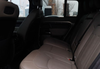 Подержанный автомобиль Land Rover Defender Suv 2022 года (9 фото)