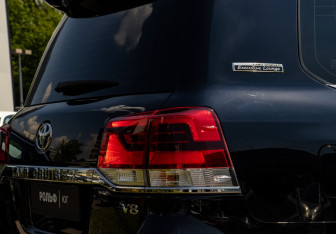 Подержанный автомобиль Toyota Land Cruiser Suv 2018 года (31 фото)