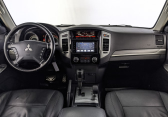Подержанный автомобиль Mitsubishi Pajero 2018 года (14 фото)