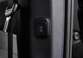 Подержанный автомобиль Voyah Dream 2025 года (21 фото)