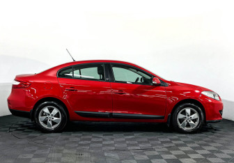 Подержанный автомобиль Renault Fluence 2012 года (4 фото)