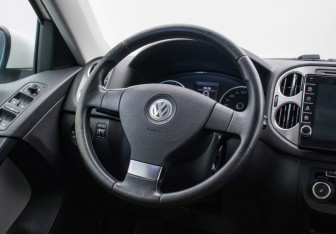 Подержанный автомобиль Volkswagen Tiguan 2010 года (15 фото)