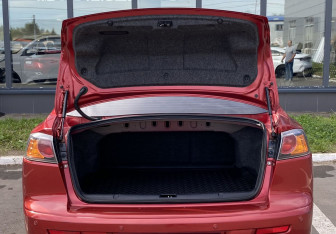 Подержанный автомобиль Mitsubishi Lancer Sedan 2012 года (10 фото)