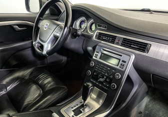 Подержанный автомобиль Volvo XC70 2011 года (9 фото)