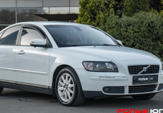 Подержанный автомобиль Volvo S40 2006 года (17 фото)