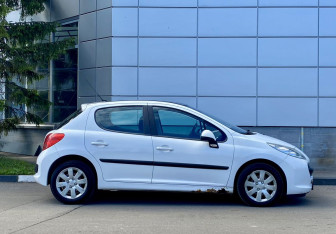 Подержанный автомобиль Peugeot 207 Hatchback 2009 года (4 фото)