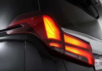 Подержанный автомобиль Toyota Alphard 2018 года (26 фото)