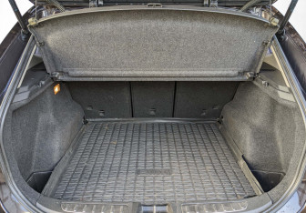 Подержанный автомобиль BMW X1 2014 года (10 фото)