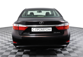 Подержанный автомобиль Lexus ES 2014 года (6 фото)