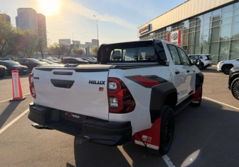 Новый Toyota Hilux 2025 (5 фото)