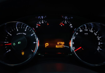 Подержанный автомобиль Peugeot 3008 2012 года (16 фото)