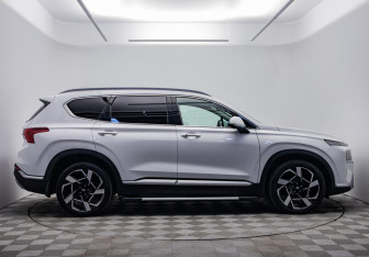 Подержанный автомобиль Hyundai Santa Fe 2021 года (4 фото)