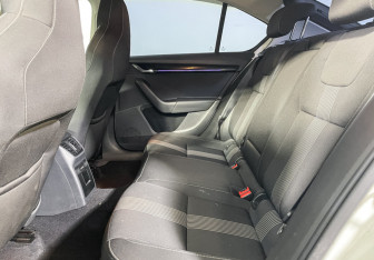 Подержанный автомобиль Skoda Octavia Liftback 2018 года (10 фото)