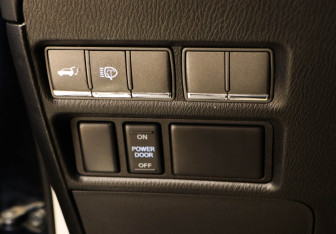 Подержанный автомобиль Infiniti QX80 2014 года (19 фото)