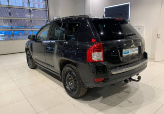 Подержанный автомобиль Jeep Compass 2011 года (7 фото)