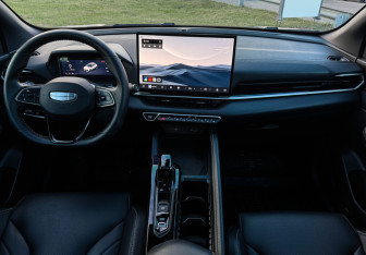 Подержанный автомобиль Geely Coolray 2025 года (12 фото)