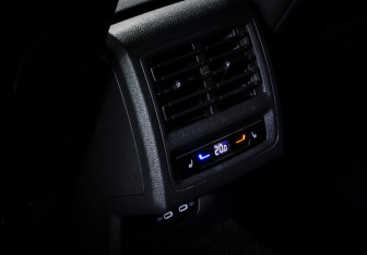Подержанный автомобиль Volkswagen Golf GTI Hatchback 2021 года (13 фото)