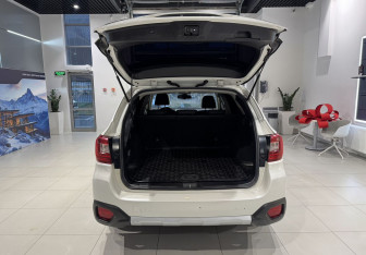 Подержанный автомобиль Subaru Outback Wagon 2017 года (7 фото)