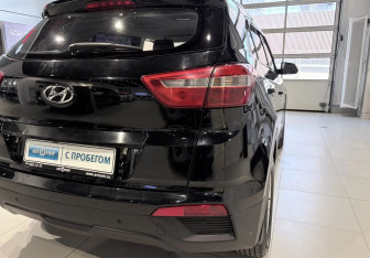 Подержанный автомобиль Hyundai Creta 2017 года (8 фото)
