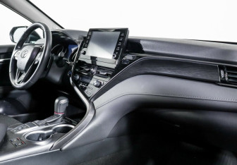 Подержанный автомобиль Toyota Camry Sedan 2021 года (9 фото)