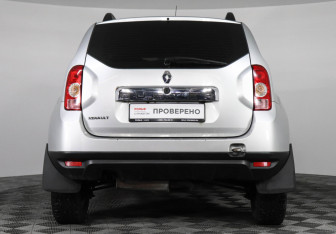 Подержанный автомобиль Renault Duster 2012 года (6 фото)