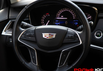 Подержанный автомобиль Cadillac XT5 2017 года (12 фото)
